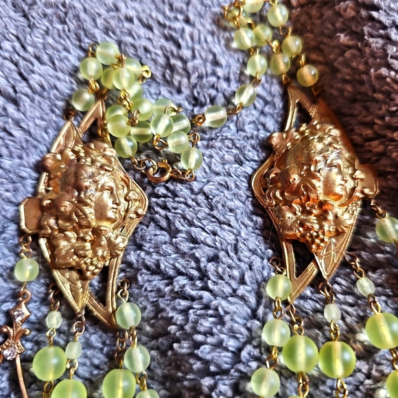 Stunning Glow Czechoslovakian Lime Green Crystals - Picture 6 of 9